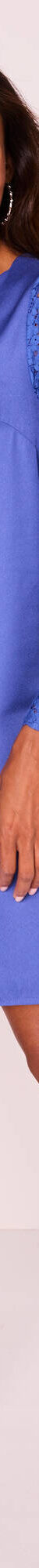 Robe housse unie, manches dentelle (bleu dur) Robe housse unie, manches dentelle (bleu dur)